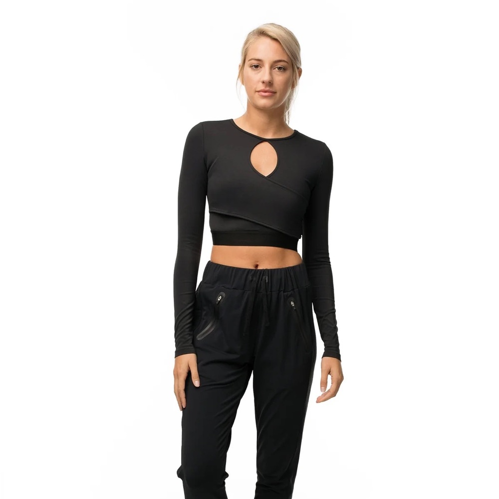 009EA.- Endeavor Athletic Rally Crop Top. Size Large